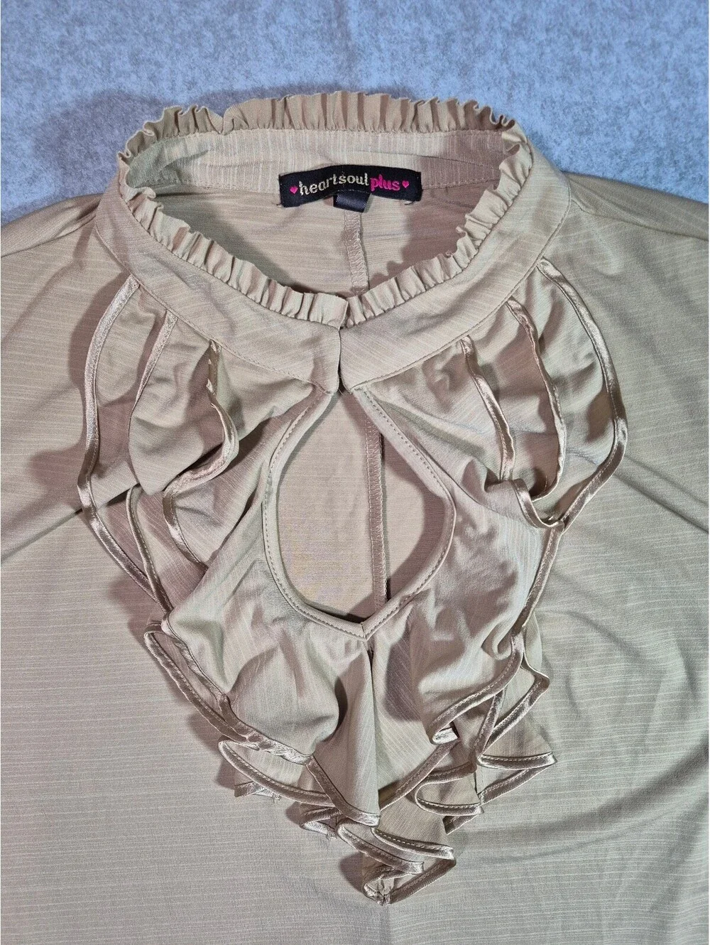 HeartSoul Plus 3X Beige Ruffle Keyhole Blouse Ruched Top - Picture 2 of 4